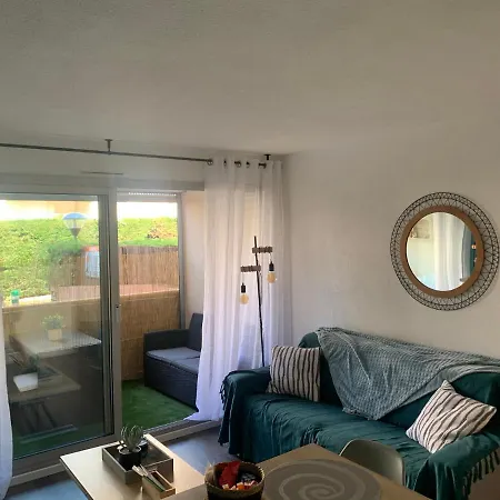 Apartment Chaleureux Face Au Port Sta Lucia, A Pieds, Wifi *