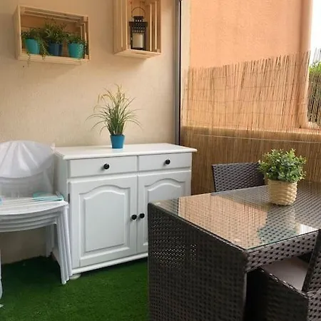 Chaleureux Face Au Port Sta Lucia, A Pieds, Wifi Apartment