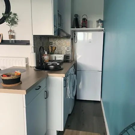 Apartment Chaleureux Face Au Port Sta Lucia, A Pieds, Wifi