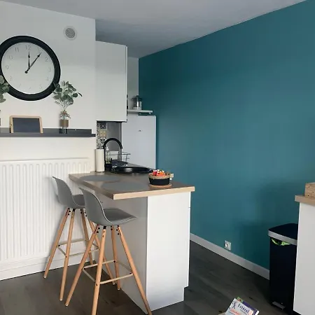 Apartment Chaleureux Face Au Port Sta Lucia, A Pieds, Wifi