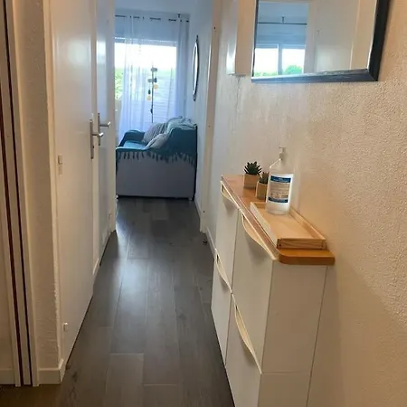 Apartment Chaleureux Face Au Port Sta Lucia, A Pieds, Wifi *