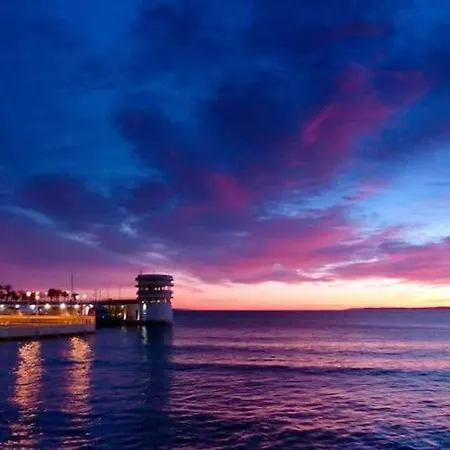 Chaleureux Face Au Port Sta Lucia, A Pieds, Wifi Апартаменти