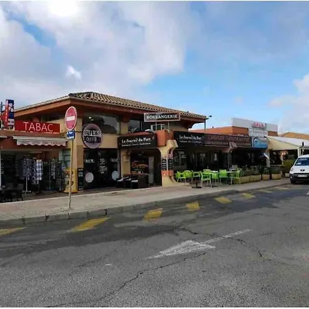 Apartment Chaleureux Face Au Port Sta Lucia, A Pieds, Wifi